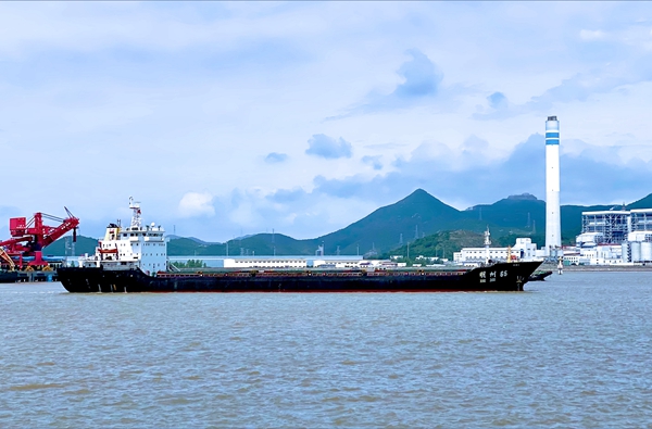 15-2008年4月建造，1.1万载重吨散货船“明州65”轮_副本.jpg