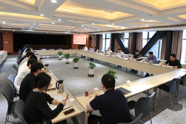 宁波海运开展“我和总经理面对面”青年员工座谈会。陆莹摄_副本.jpg